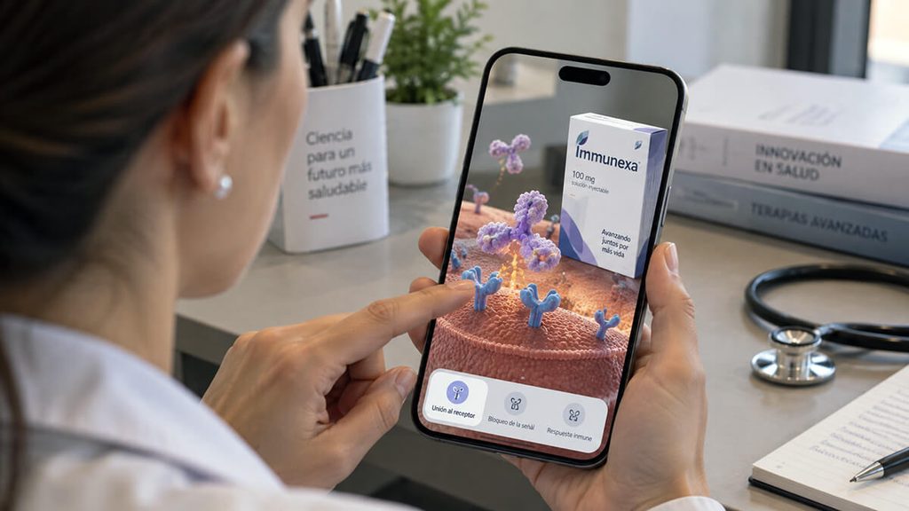 Médico observando un mecanismo de acción en realidad aumentada a través de su celular